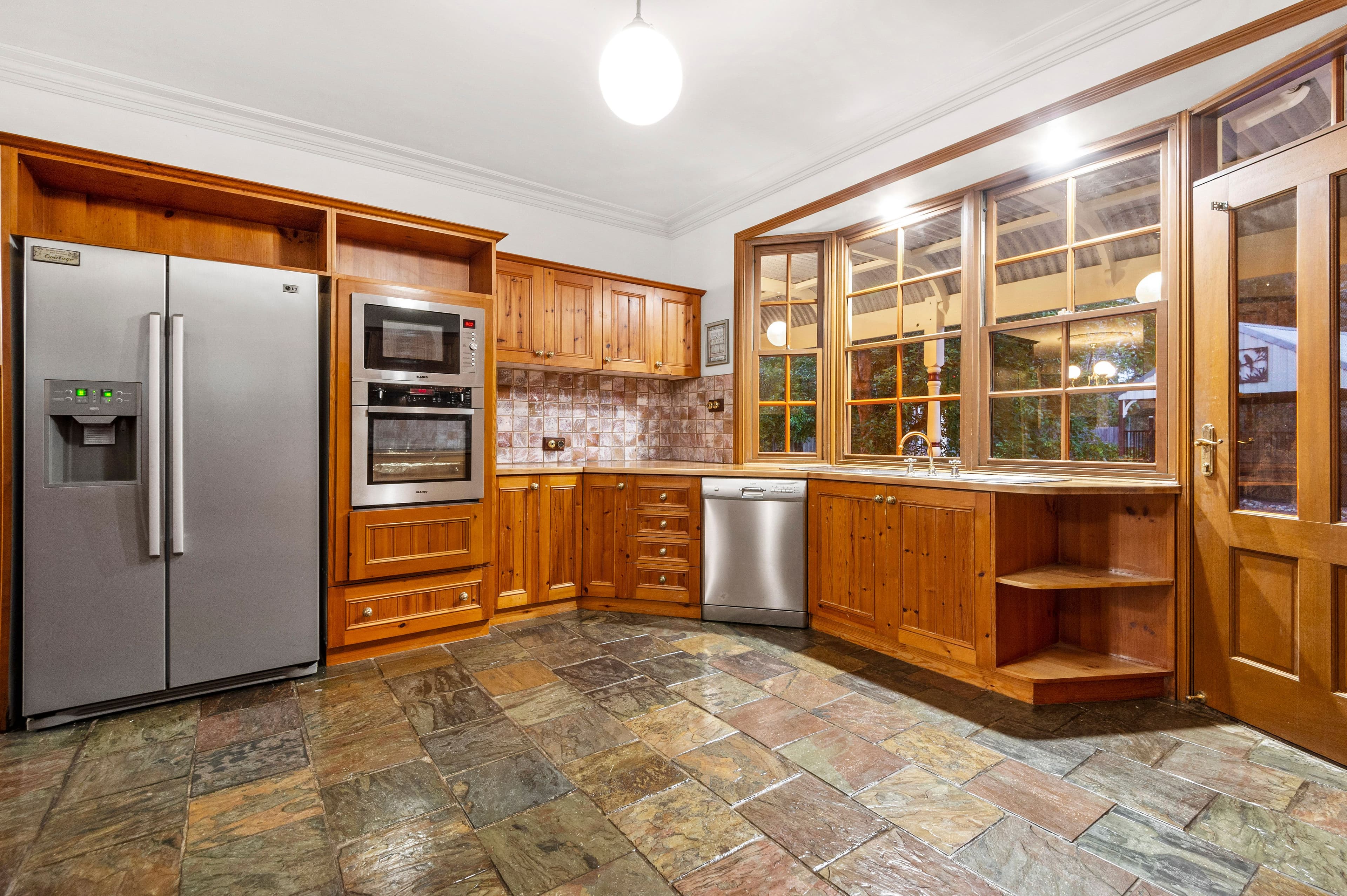6 Lauren Court, Frankston South VIC 3199, Frankston South - Thumbnail 2