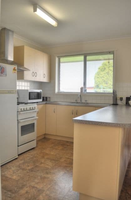 16 Baileyana Drive, WARRNAMBOOL VIC 3280, Warrnambool - Thumbnail 8