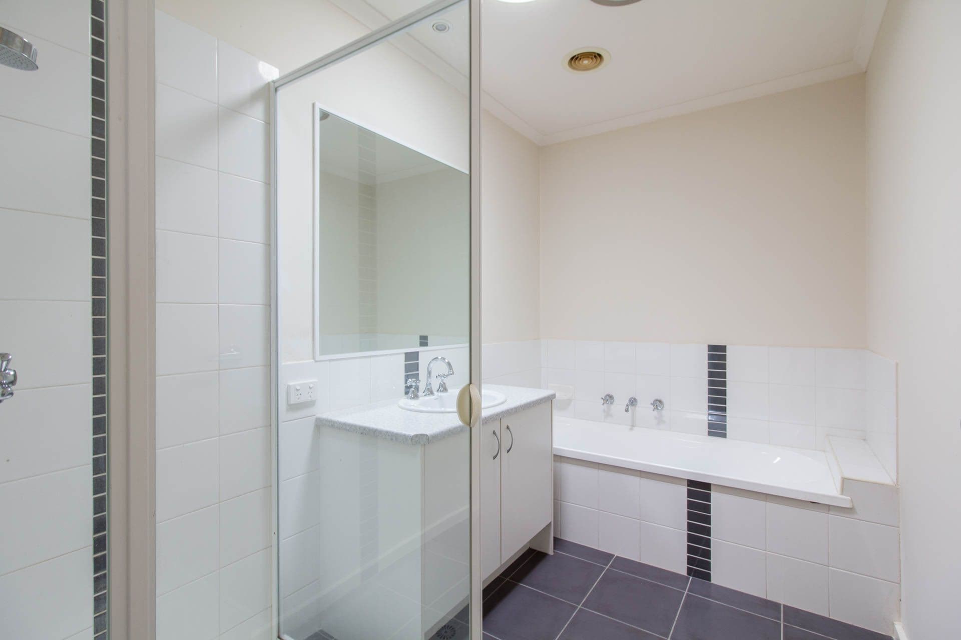 10 Hall Road, Carrum Downs VIC 3201, Carrum Downs - Thumbnail 3