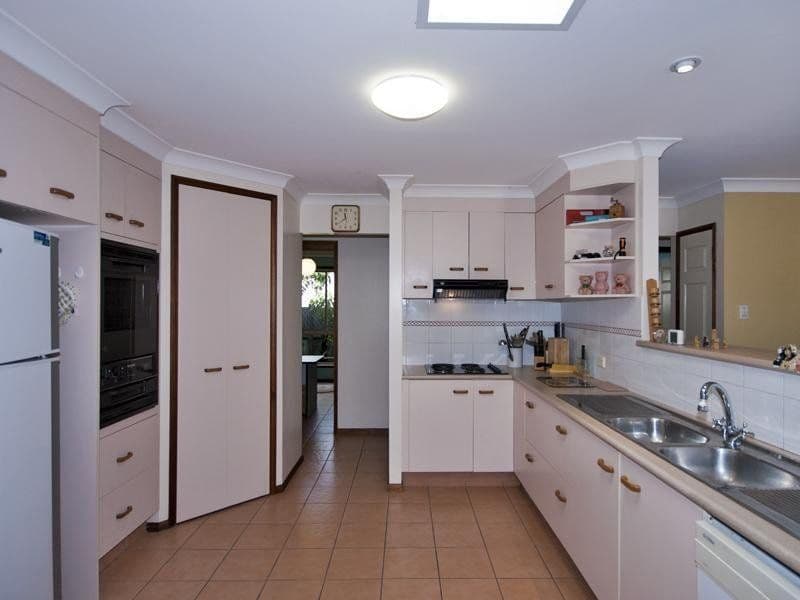 16 Kaleena Street, MIDDLE PARK QLD 4074, Middle Park - Thumbnail 3