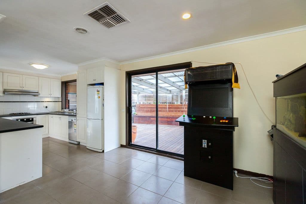 77 Banbury Crescent, CRAIGIEBURN VIC 3064, Craigieburn - Thumbnail 3