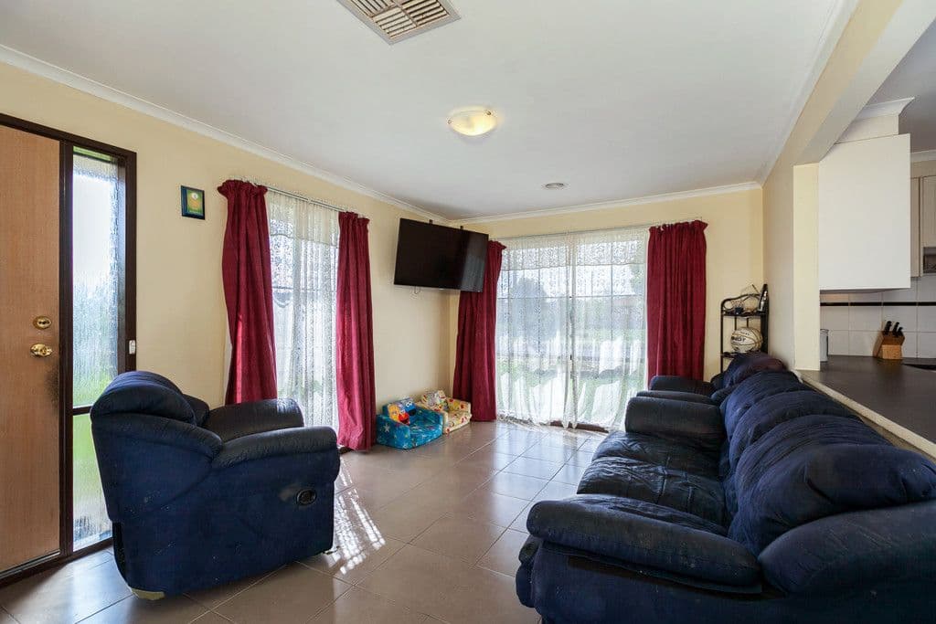 77 Banbury Crescent, CRAIGIEBURN VIC 3064, Craigieburn - Thumbnail 4