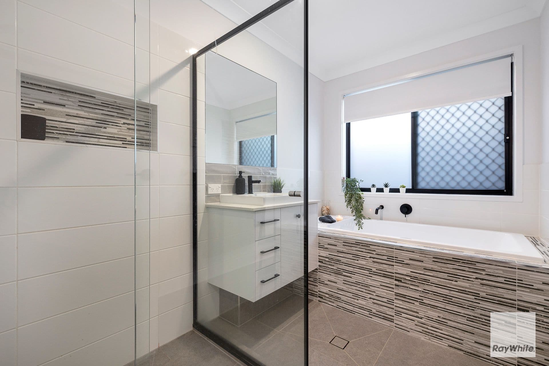 7 Ethan Court, Redland Bay QLD 4165, Redland Bay - Thumbnail 7
