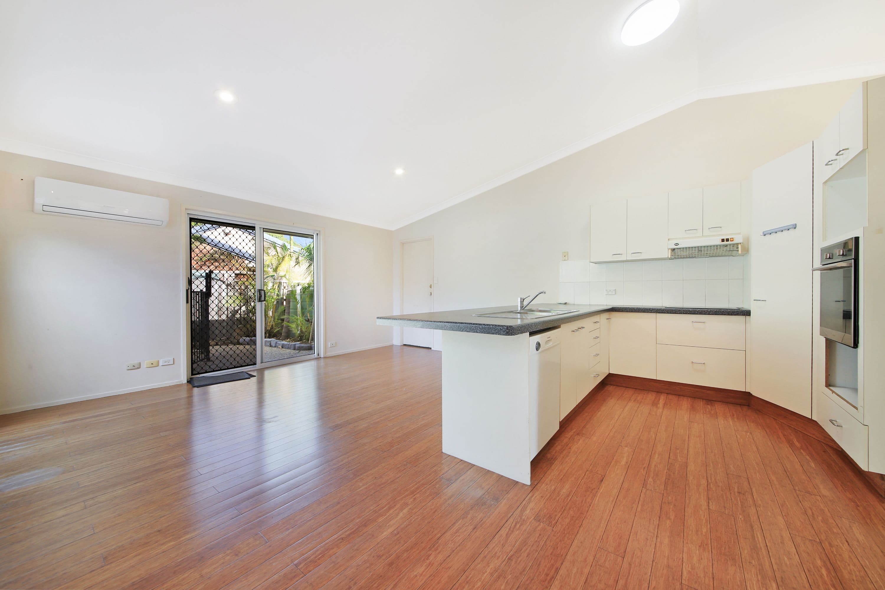 9 Maidstone Place, Robina QLD 4226, Robina - Thumbnail 3