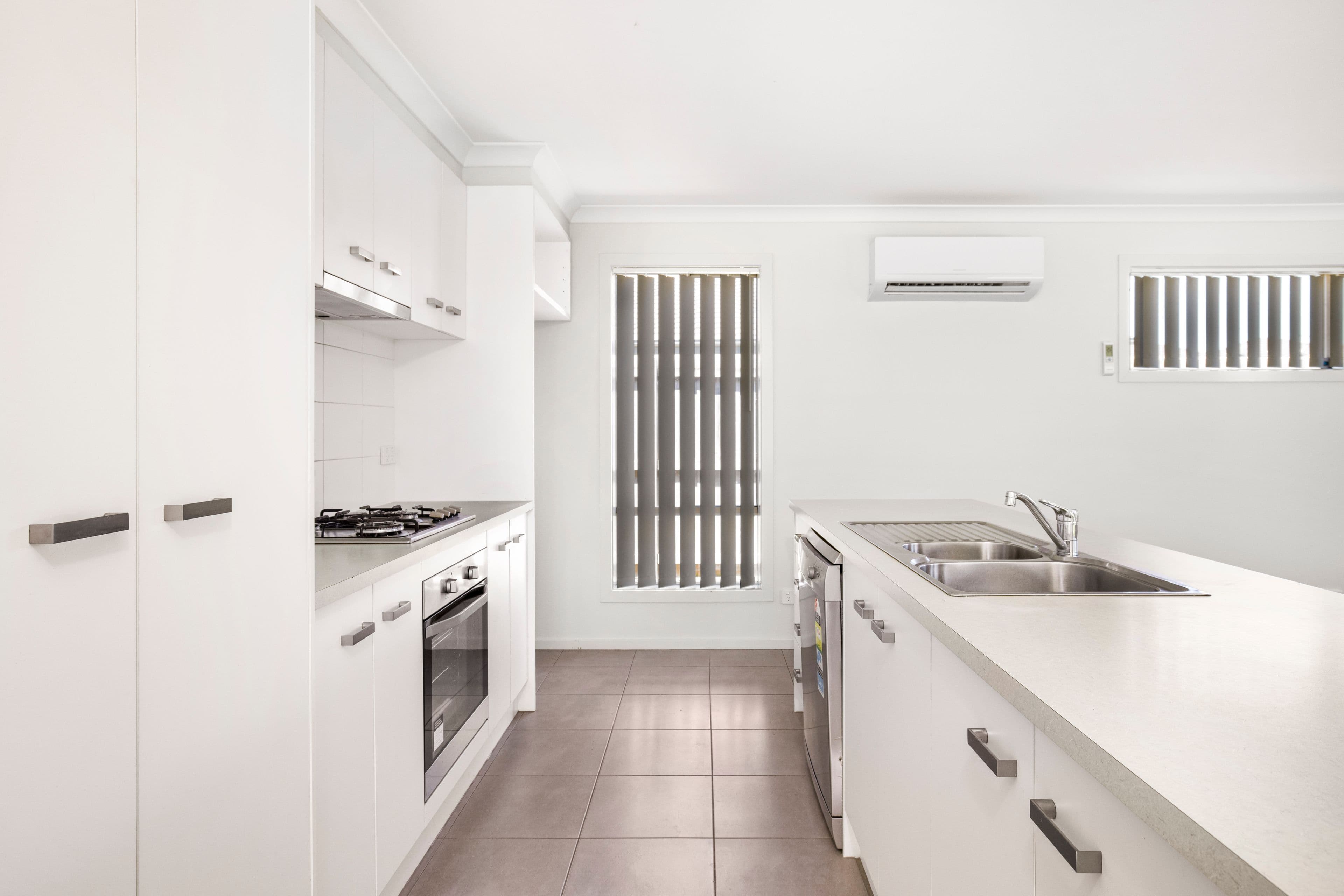 12 Weebill Way, Pakenham VIC 3810, Pakenham - Thumbnail 2
