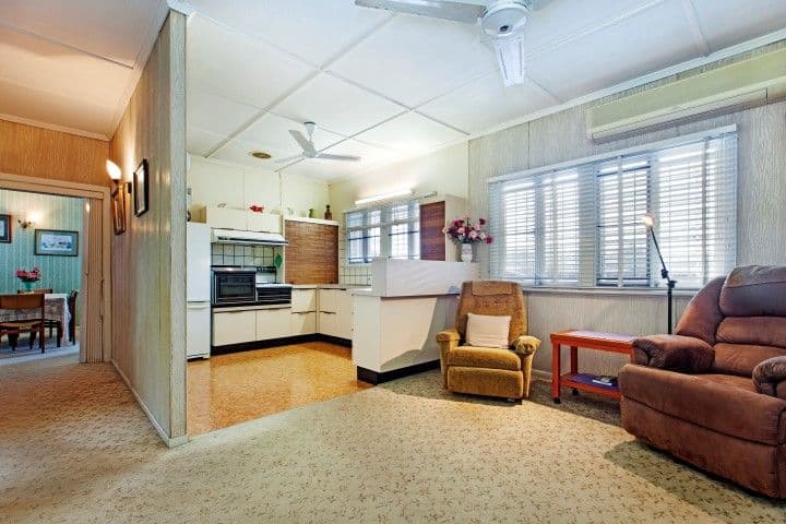454 Nursery Road, HOLLAND PARK QLD 4121, Holland Park - Thumbnail 5
