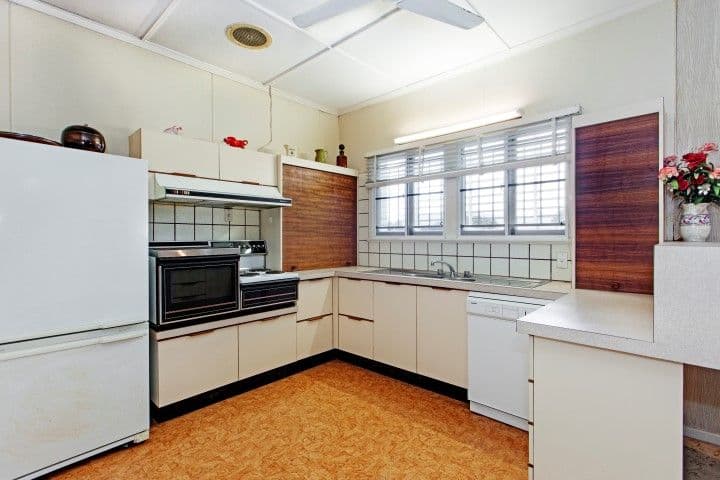 454 Nursery Road, HOLLAND PARK QLD 4121, Holland Park - Thumbnail 6