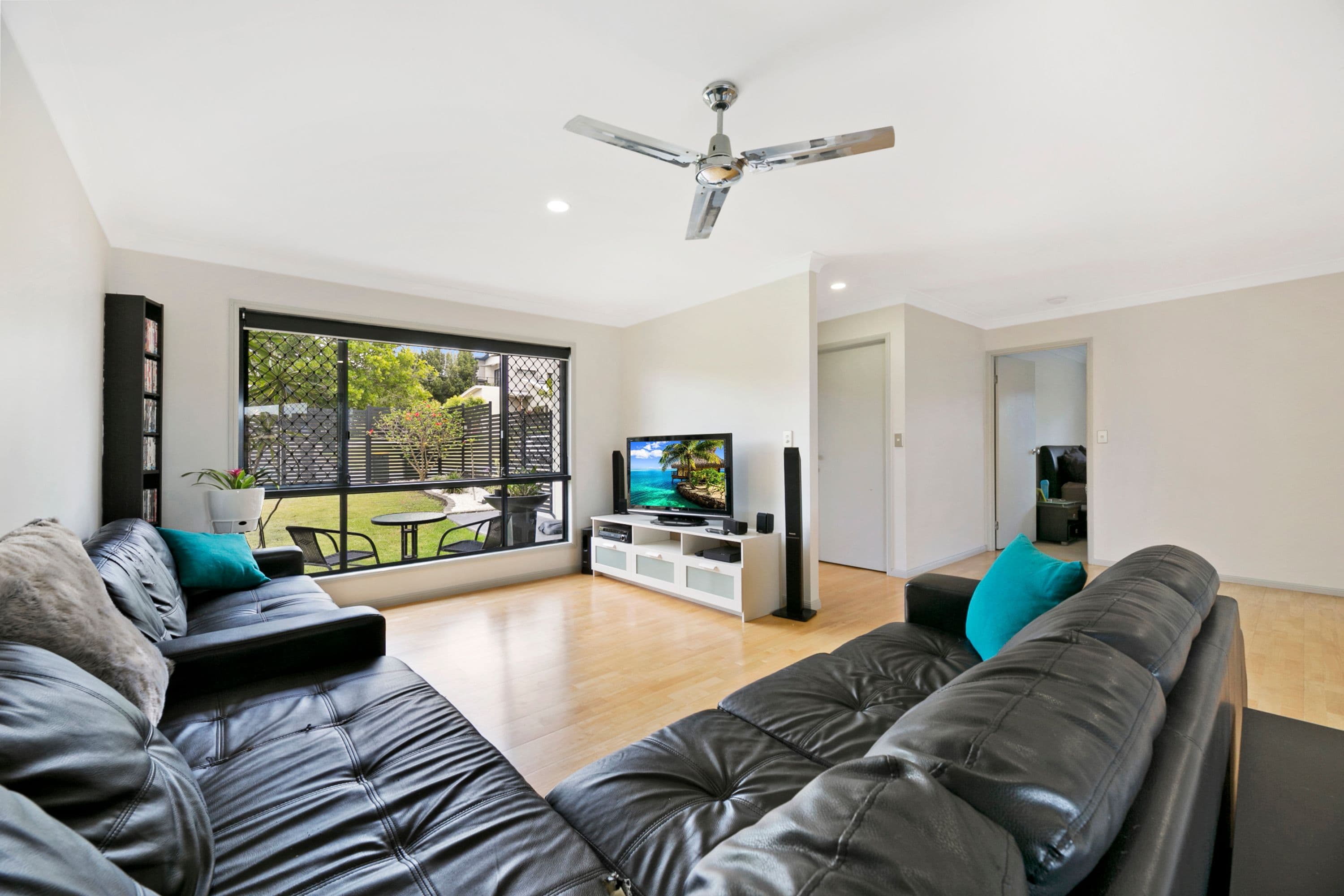 13 Beerwah Street, Pacific Pines QLD 4211, Pacific Pines - Thumbnail 6