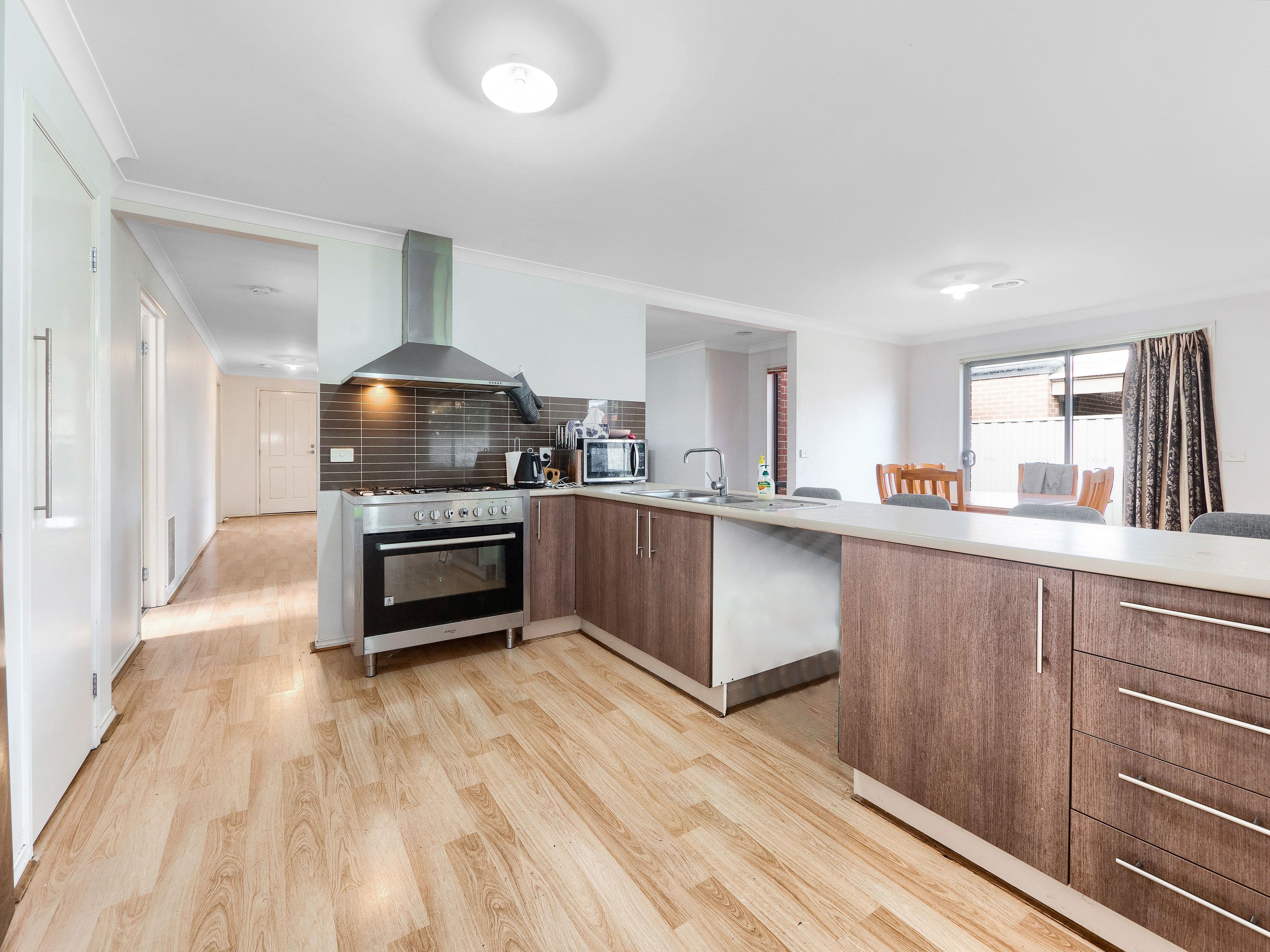 4 Tattle Grove, Cranbourne East VIC 3977, Cranbourne East - Thumbnail 4