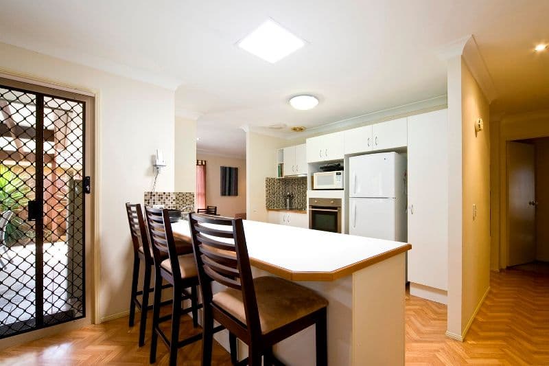10 Bluemoon Close, BURLEIGH WATERS QLD 4220, Burleigh Waters - Thumbnail 4