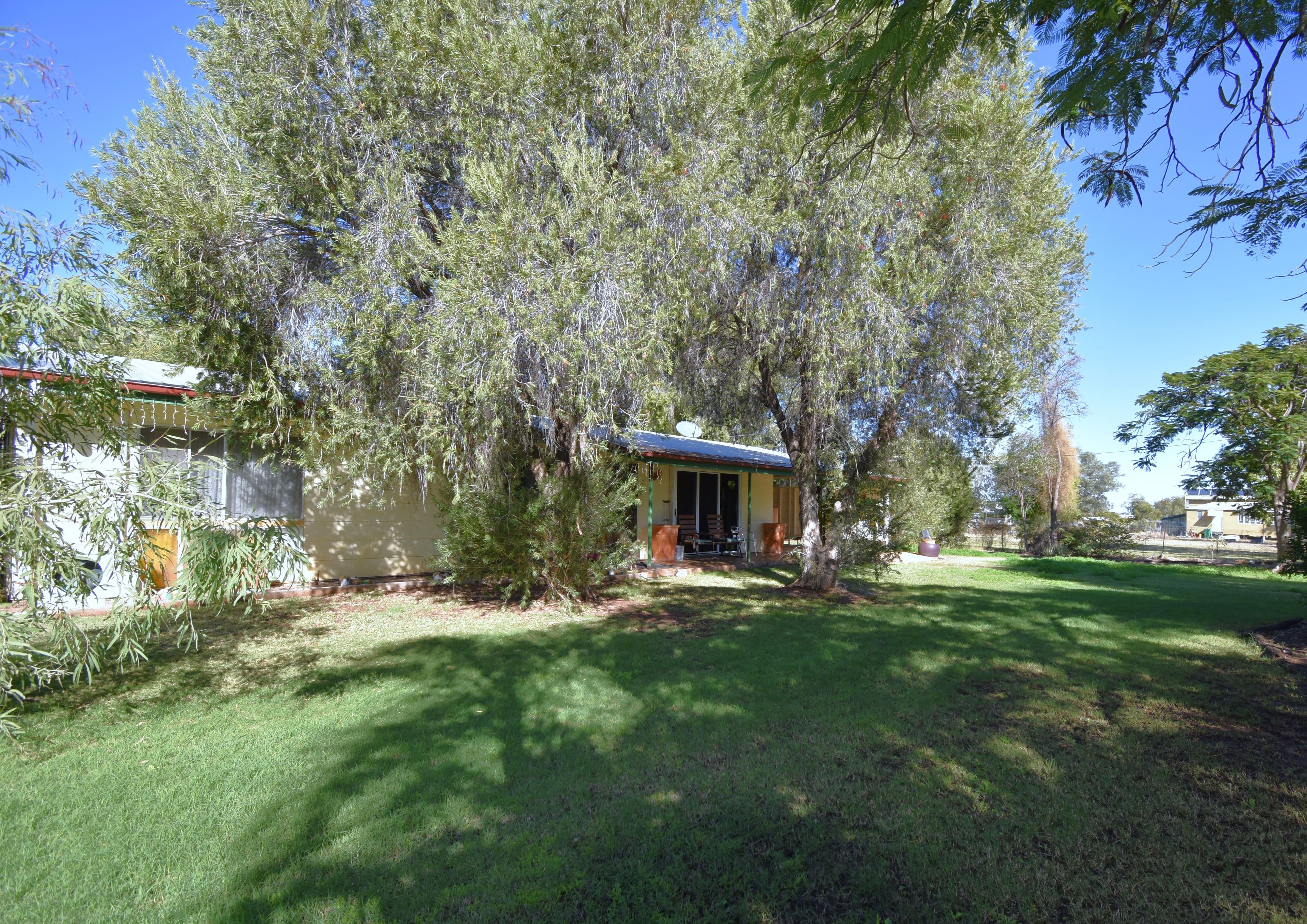 125 Gidyea Street, Barcaldine QLD 4725, Barcaldine - Thumbnail 2