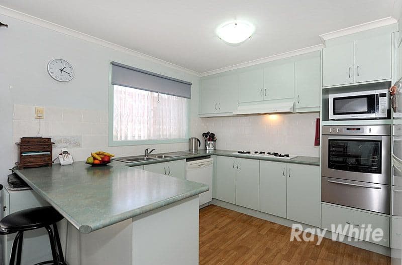 17 Melville Drive, Greensborough, Greensborough - Thumbnail 2
