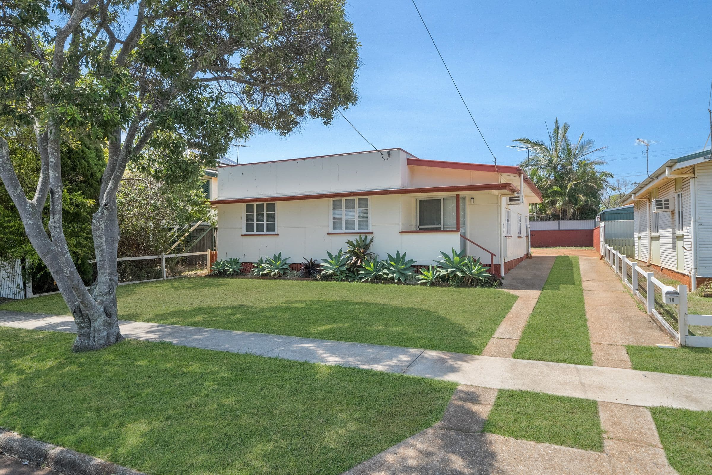 10 Baldwin Street, Redcliffe QLD 4020, Redcliffe - Thumbnail 2
