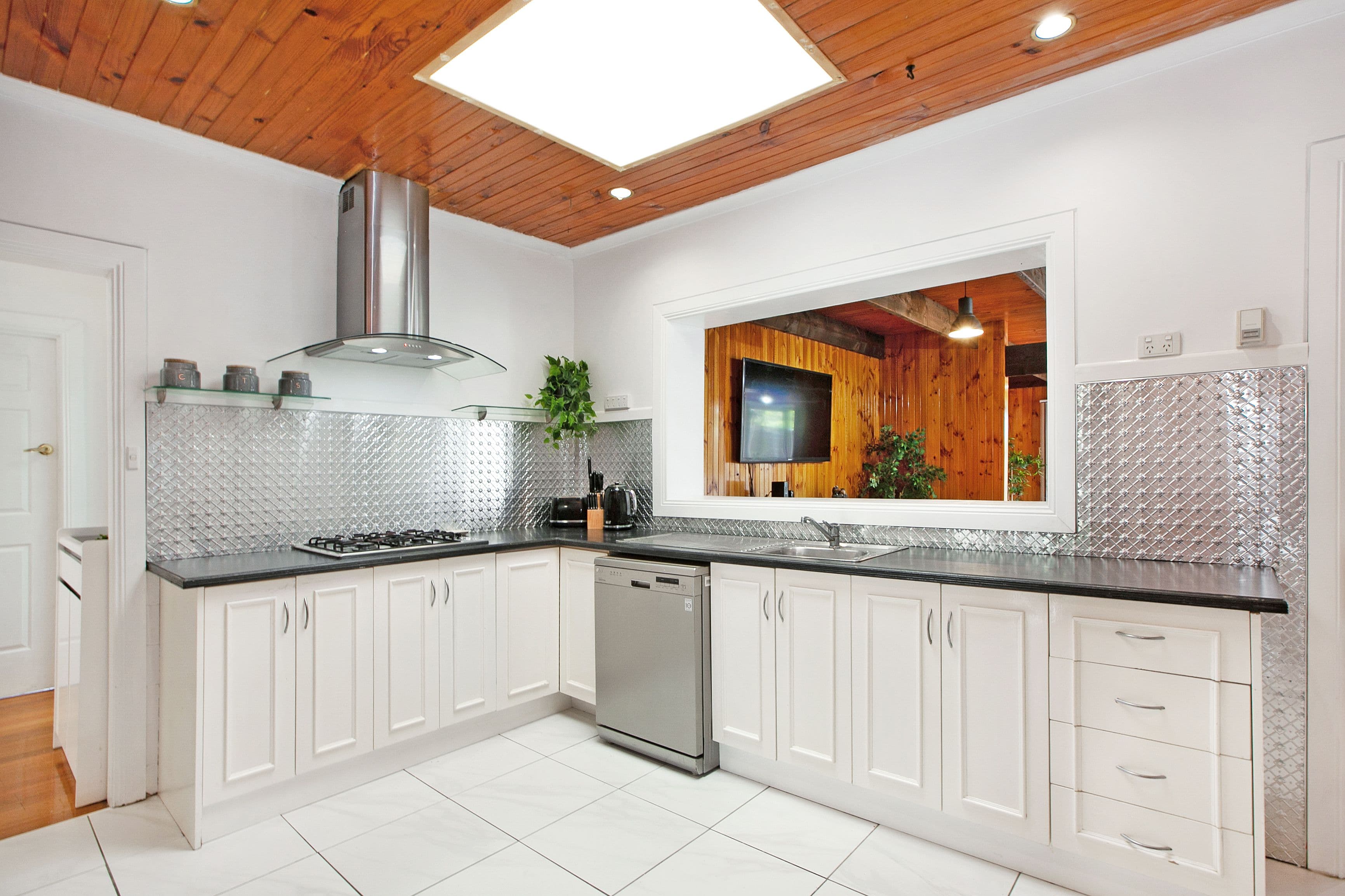 35 Locher Avenue, Reservoir VIC 3073, Reservoir - Thumbnail 6