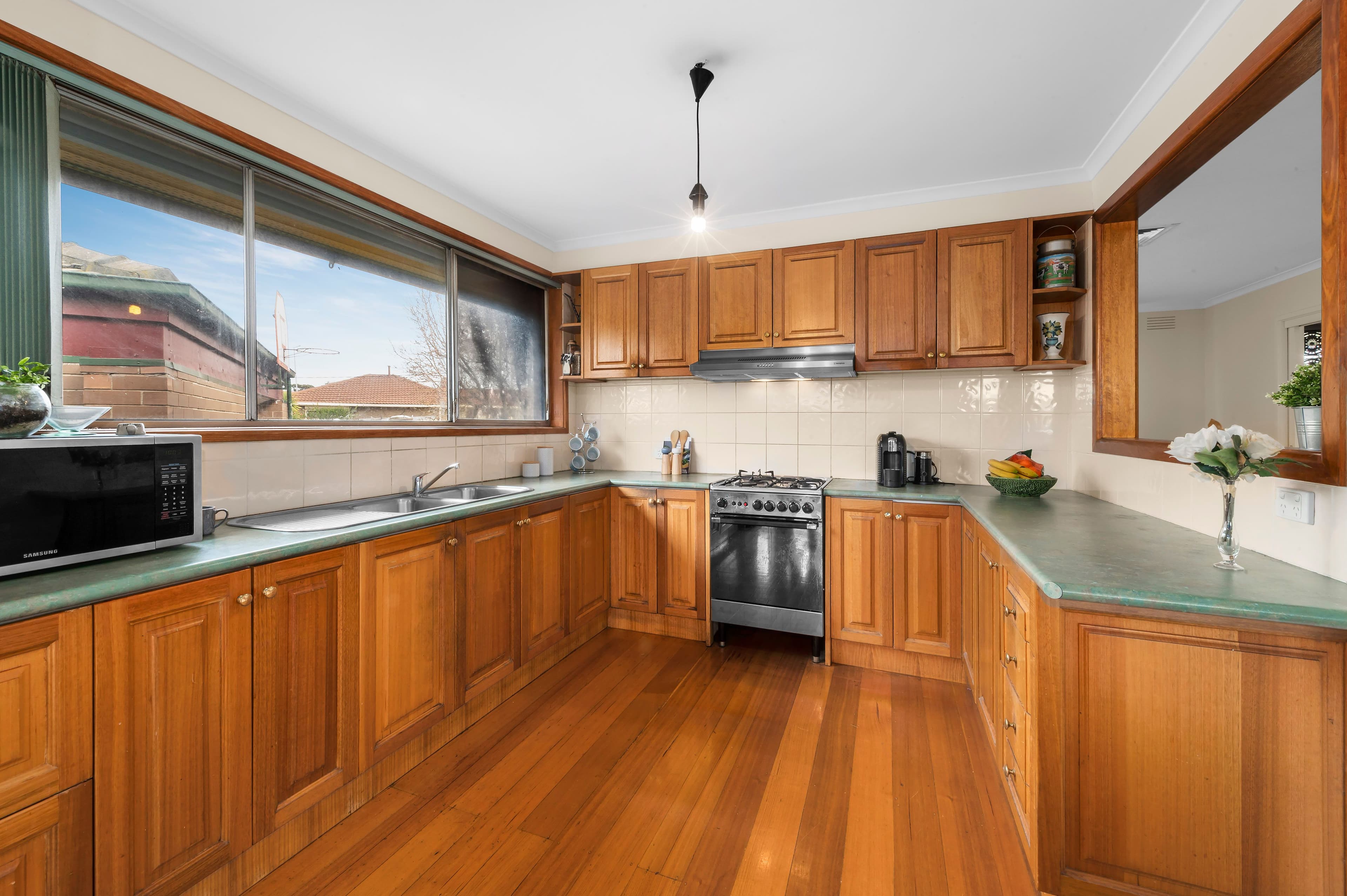 5 Latimer Place, Gladstone Park VIC 3043, Gladstone Park - Thumbnail 2