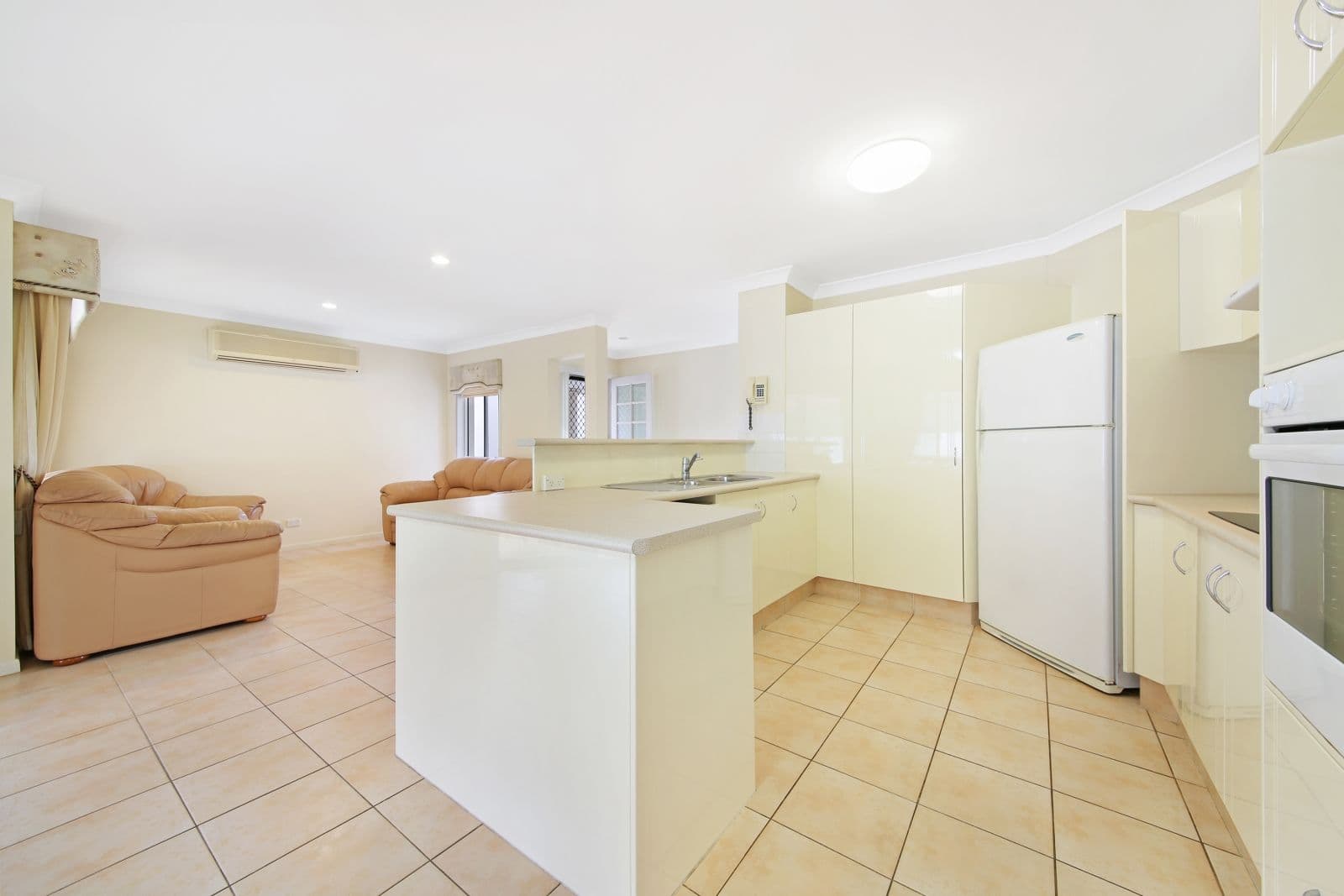 22 Christina Ryan Way, Arundel QLD 4214, Arundel - Thumbnail 3