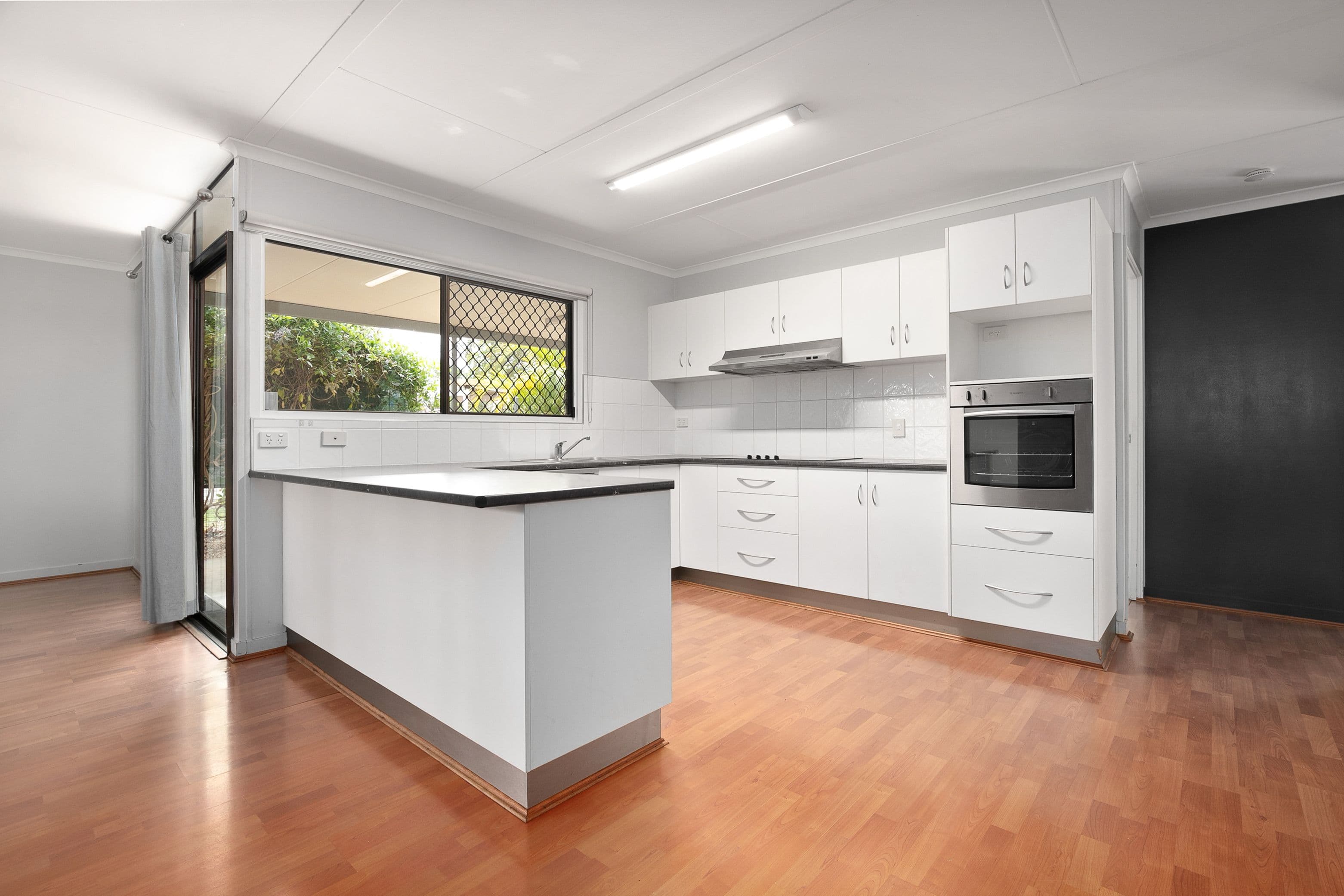 97 Opal Street, Emerald QLD 4720, Emerald - Thumbnail 3