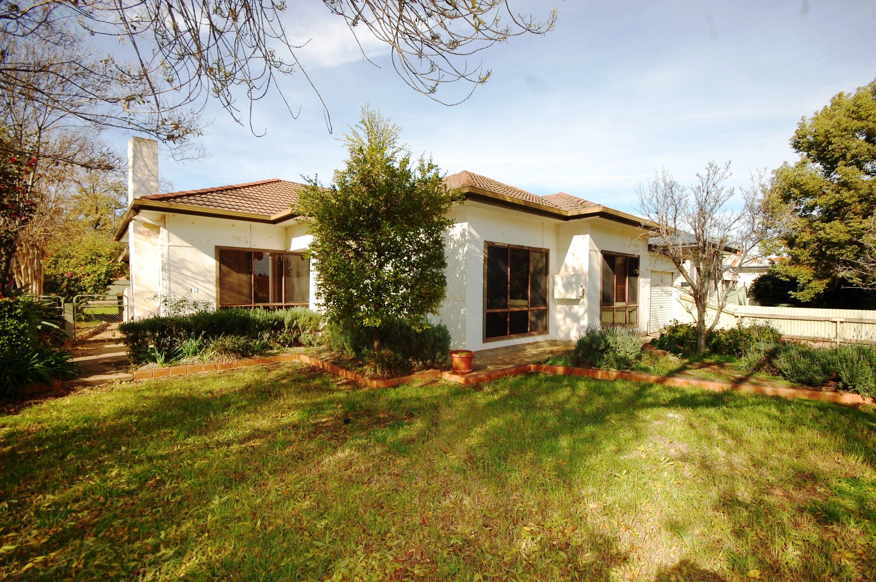 21 Groongal Avenue, Griffith - Image 1