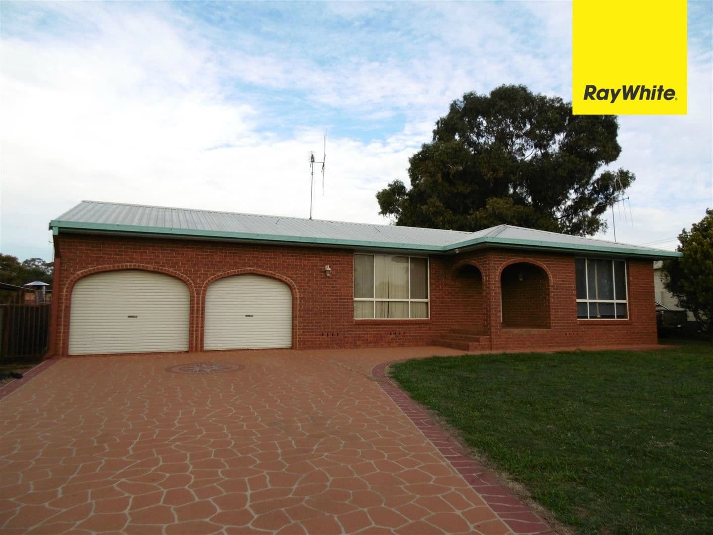 33 Lawson Street, Parkes - Image 1