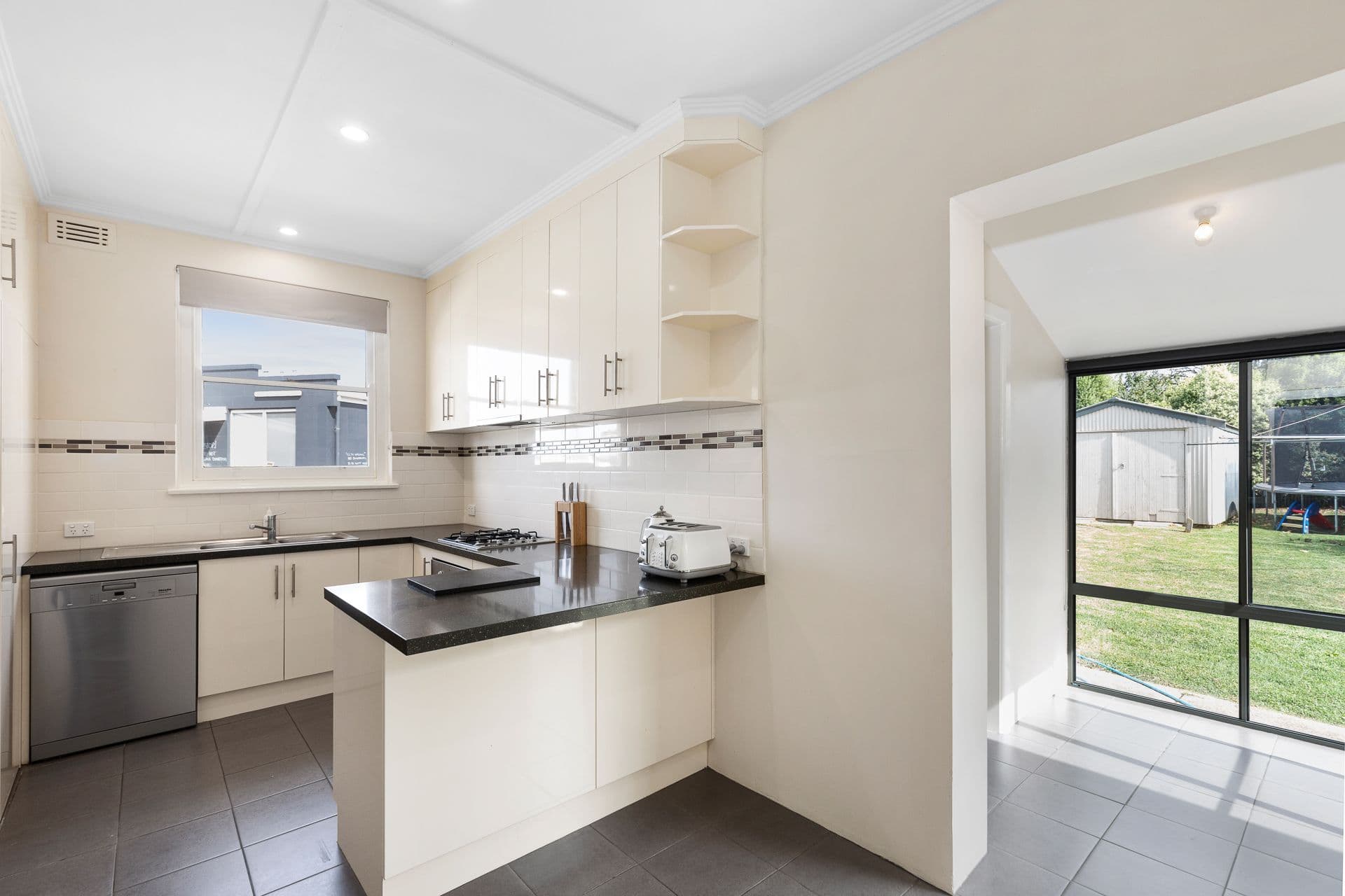 48 Boandik Terrace, Mount Gambier SA 5290, Mount Gambier - Thumbnail 3