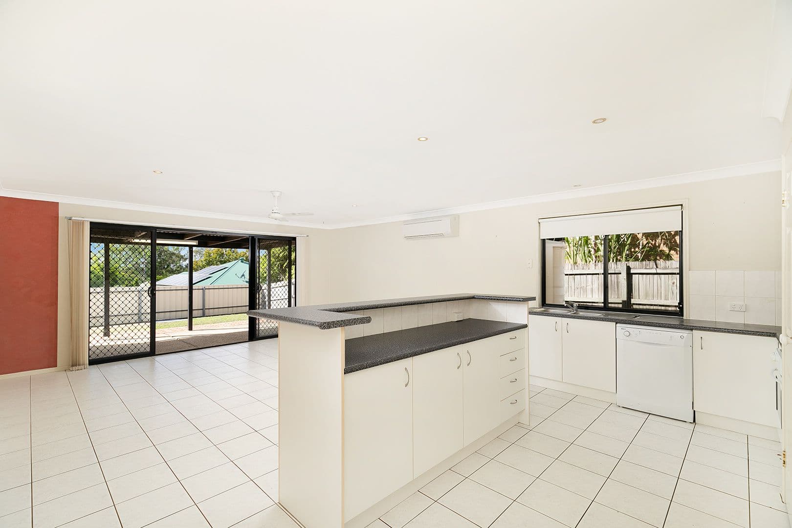 2 Selkirk Close, Oxley QLD 4075, Oxley - Thumbnail 3