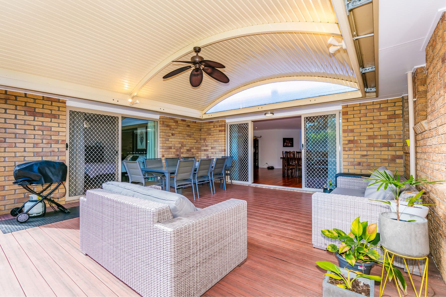 8 Cyril Court, Hillcrest QLD 4118, Hillcrest - Thumbnail 2