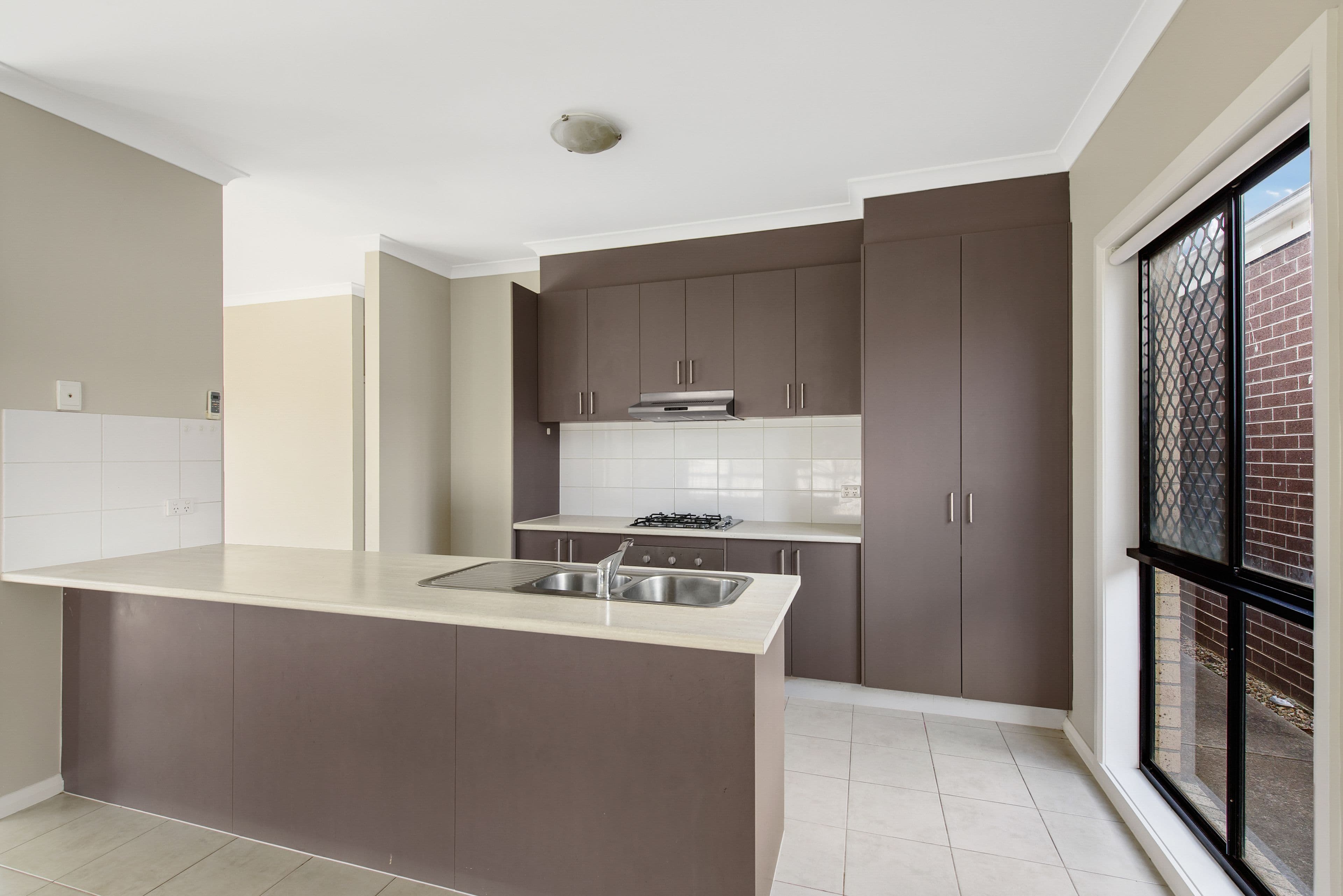 31 Mount Way, Caroline Springs VIC 3023, Caroline Springs - Thumbnail 2