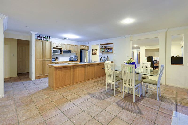 11  Kentwell Place, WISHART QLD 4122, Wishart - Thumbnail 2