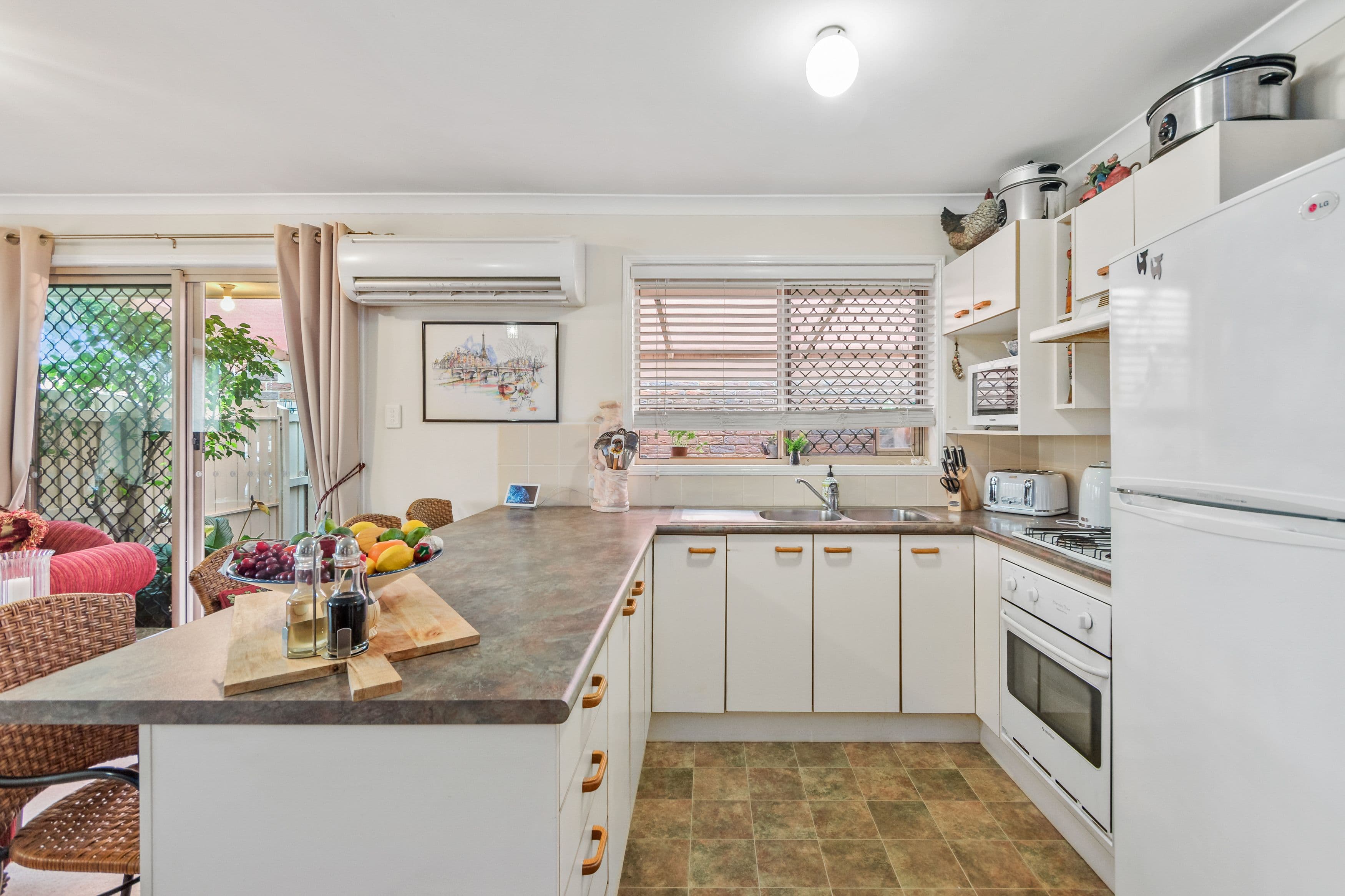 19 Manitoba Place, Wavell Heights QLD 4012, Wavell Heights - Thumbnail 2