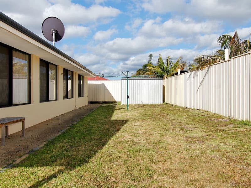 44 Sugarwood Drive, THORNLIE WA 6108, Thornlie - Thumbnail 4