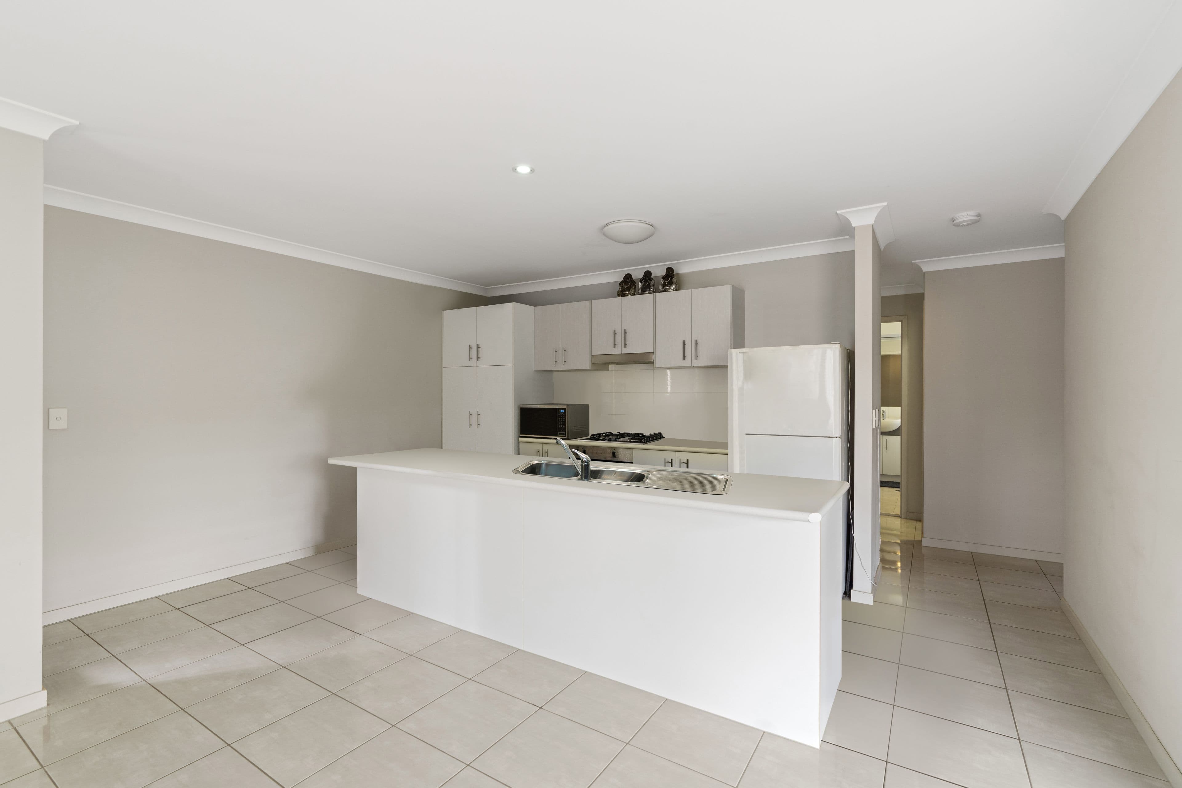11 Castlereagh Close, Pacific Pines QLD 4211, Pacific Pines - Thumbnail 4