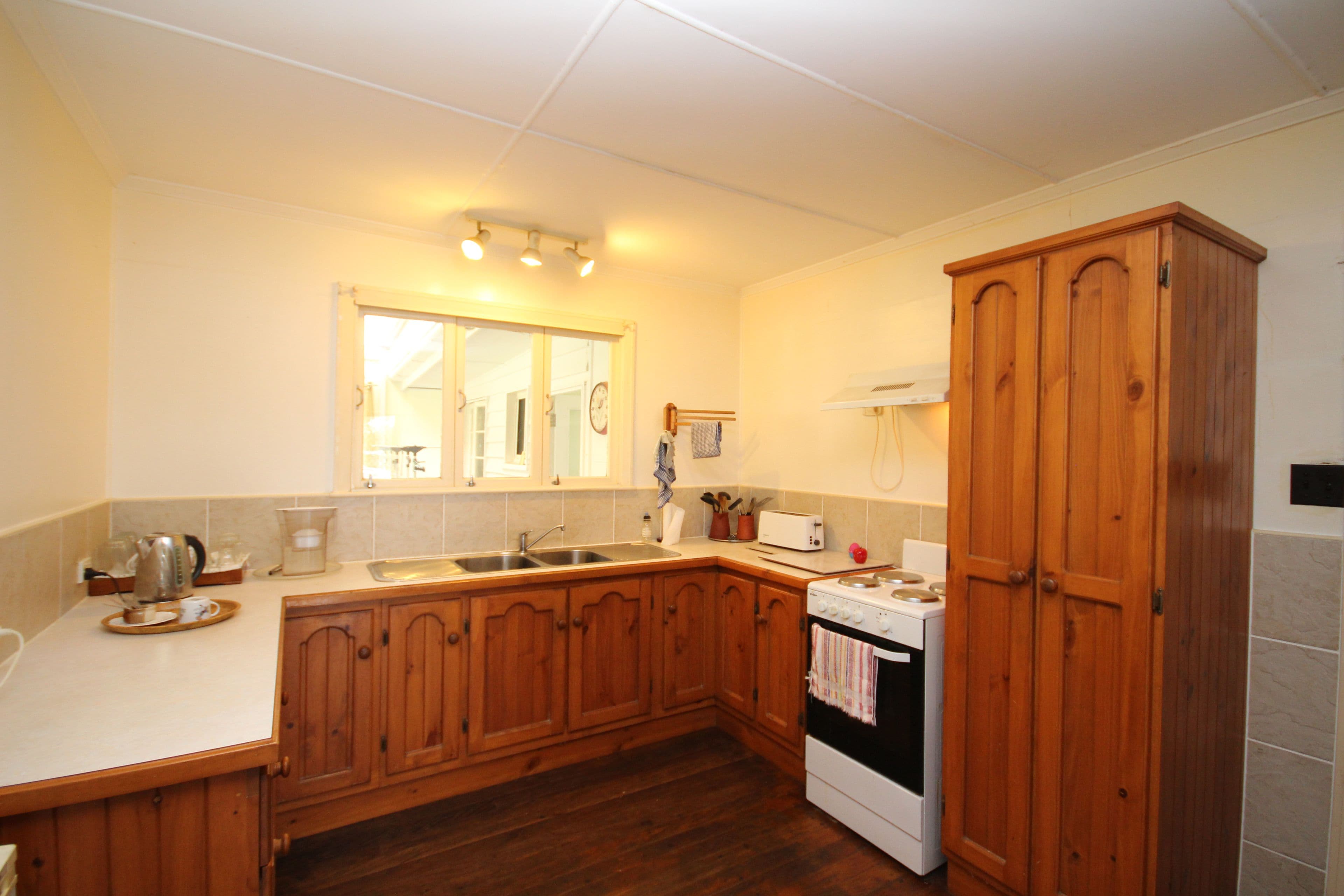 98 Kings Road, Glass House Mountains QLD 4518, Glass House Mountains - Thumbnail 2