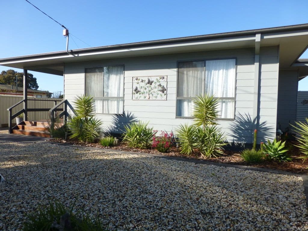 9 Garden Crescent, ECHUCA VIC 3564, Echuca - Thumbnail 2