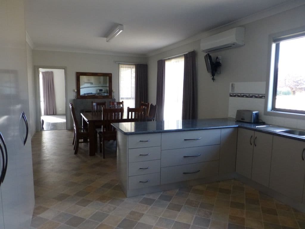 9 Garden Crescent, ECHUCA VIC 3564, Echuca - Thumbnail 4