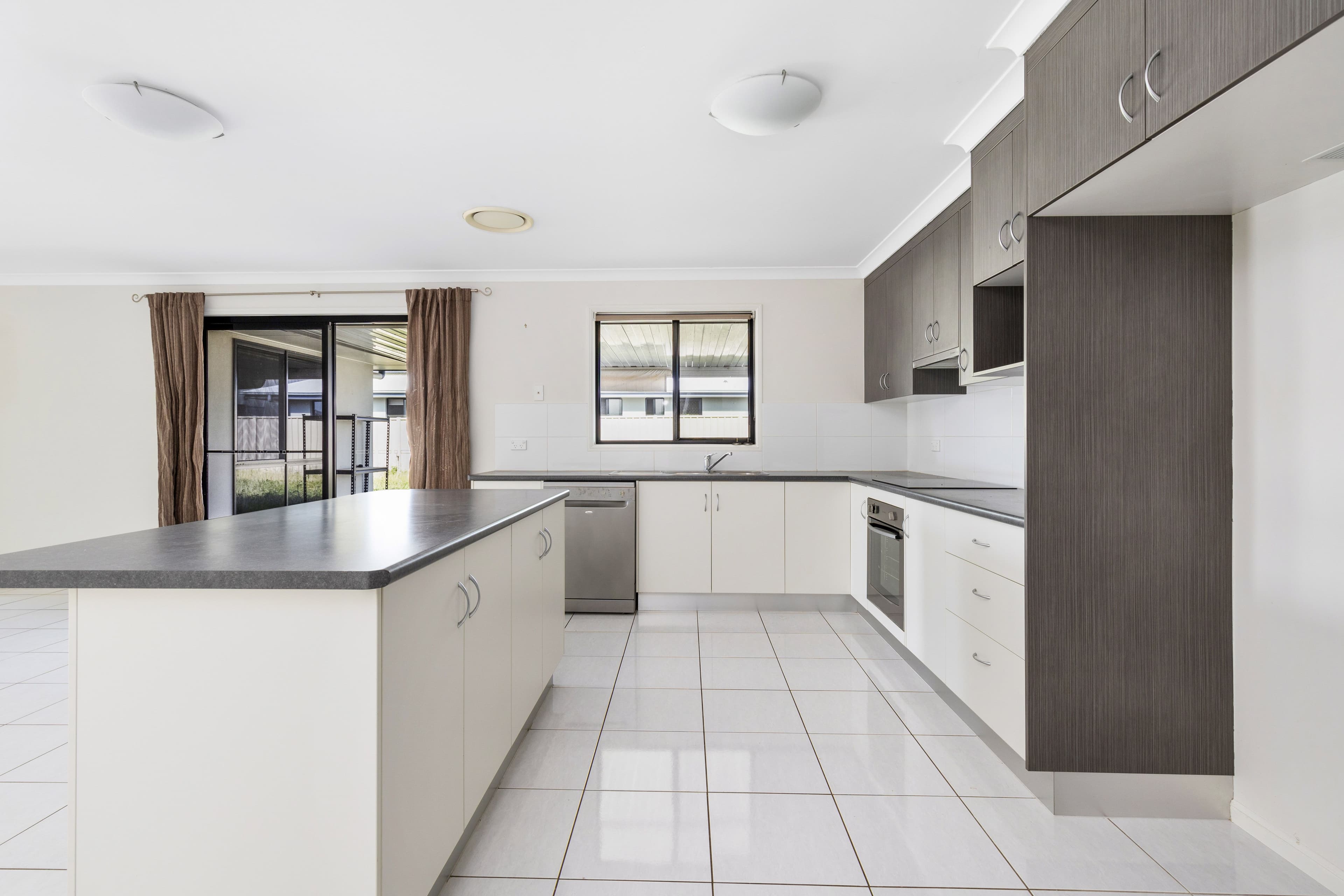7 Eagle Street, Emerald QLD 4720, Emerald - Thumbnail 4