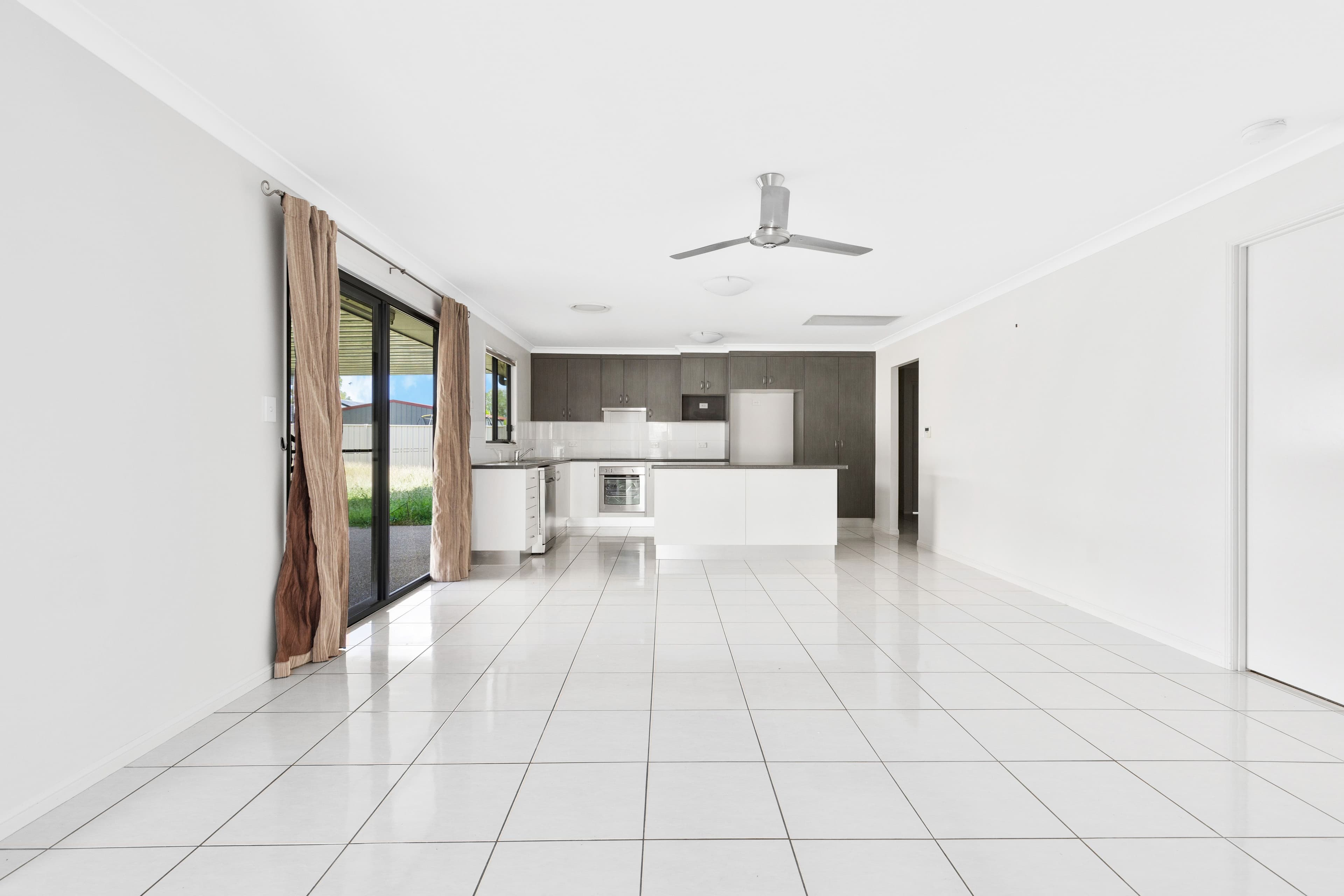 7 Eagle Street, Emerald QLD 4720, Emerald - Thumbnail 7