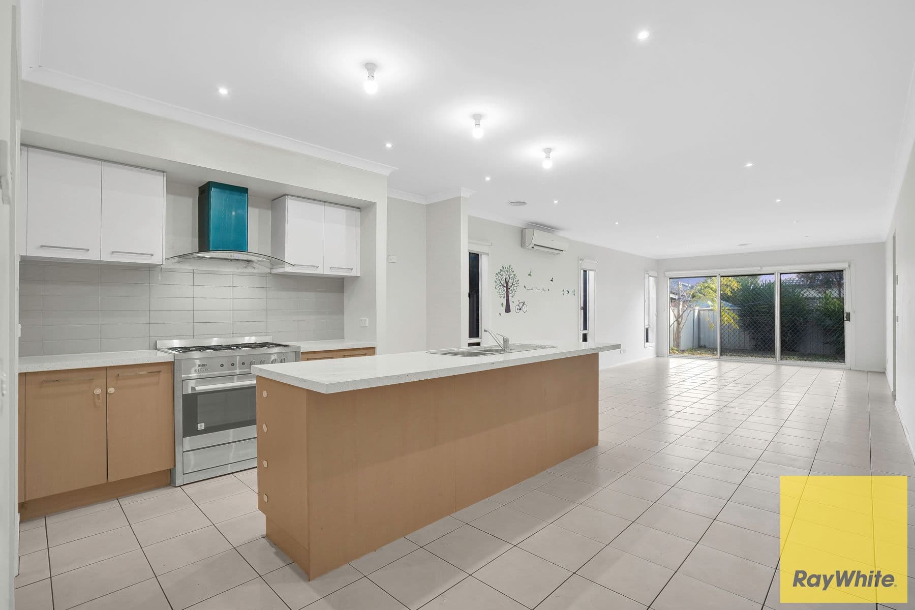 16 Parkvista Drive, Truganina VIC 3029, Truganina - Thumbnail 2