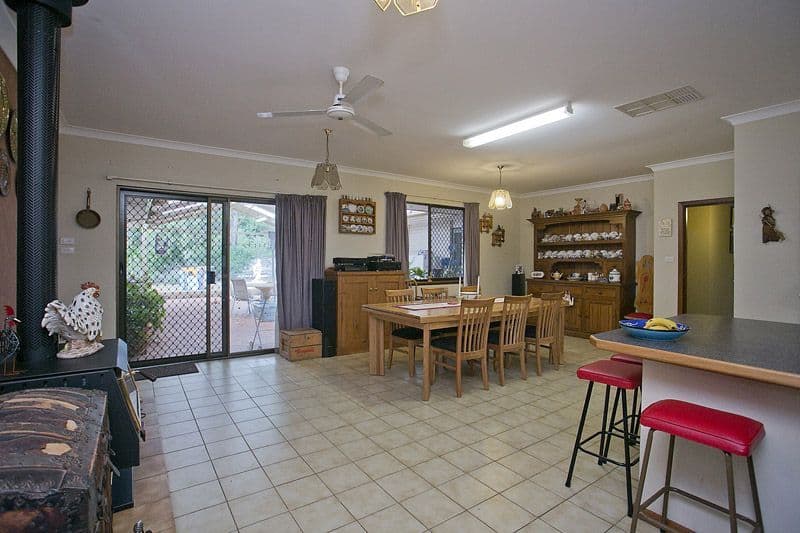 40 Robins Road, KALAMUNDA WA 6076, Kalamunda - Thumbnail 5