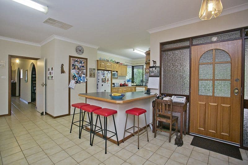 40 Robins Road, KALAMUNDA WA 6076, Kalamunda - Thumbnail 6