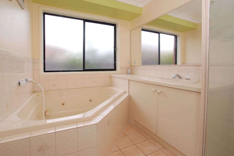 12 Wanderer Court, WERRIBEE VIC 3030, Werribee - Thumbnail 4
