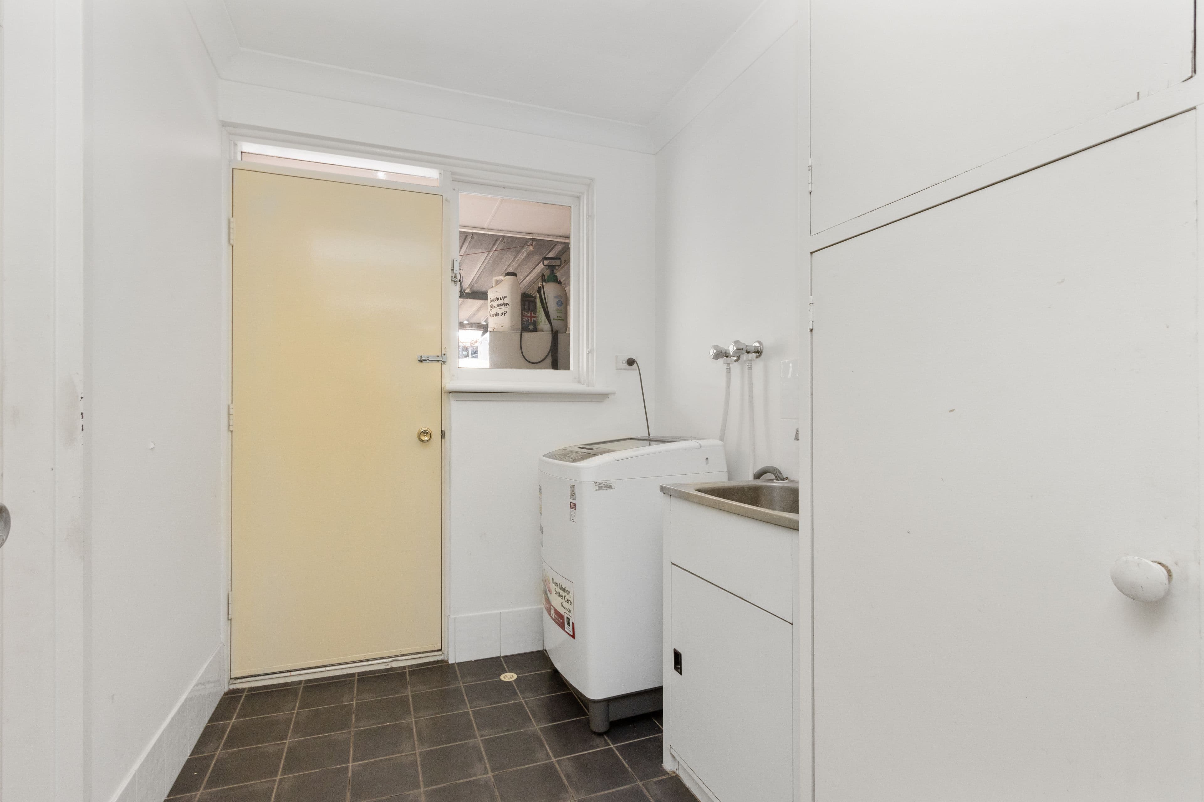 11 Ellesmere Road, Swan View WA 6056, Swan View - Thumbnail 8