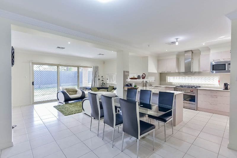 11 Chivers Place, Ingleburn - Thumbnail 3