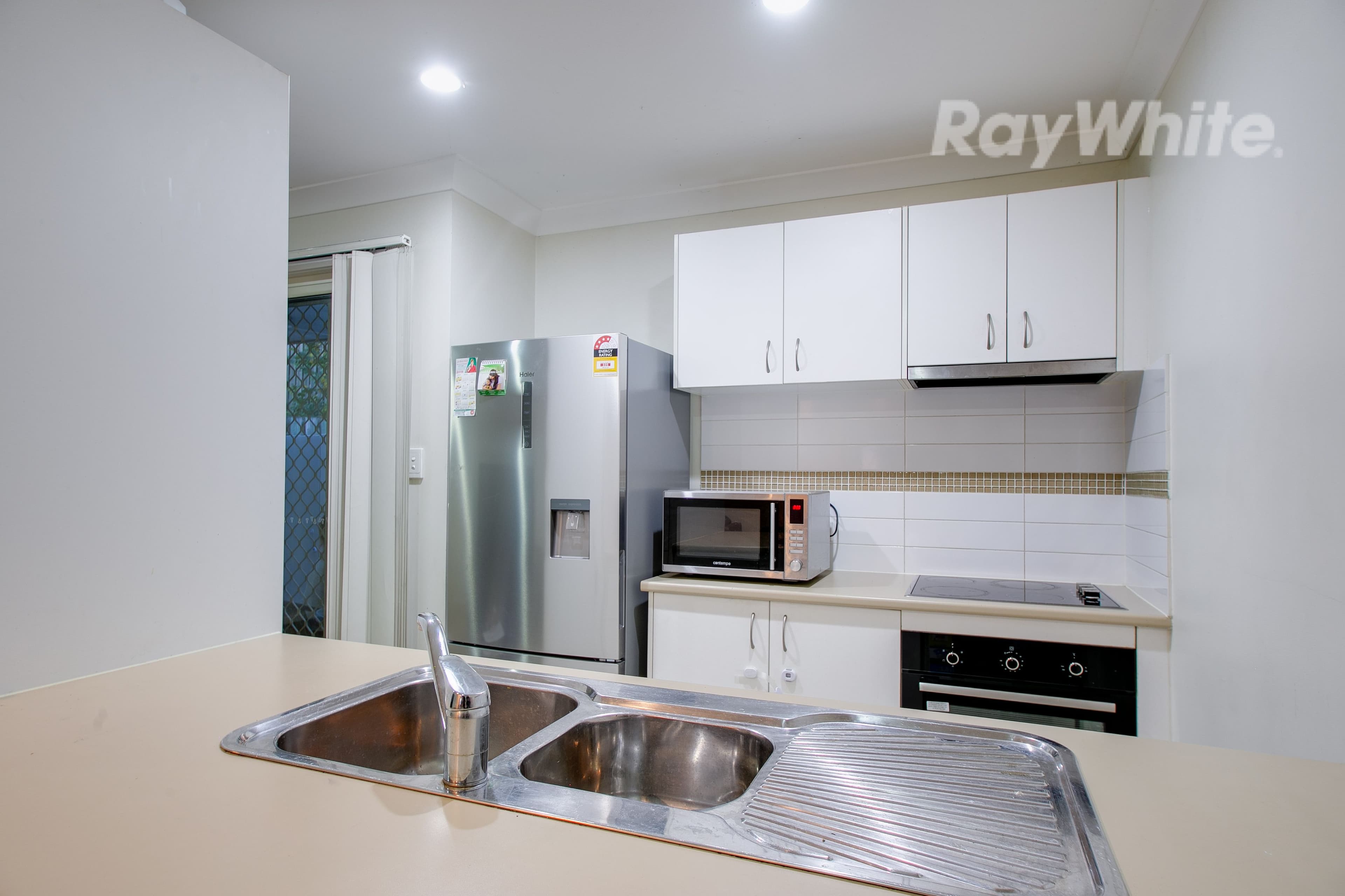 8 Rosegum Place, Redbank Plains QLD 4301, Redbank Plains - Thumbnail 3
