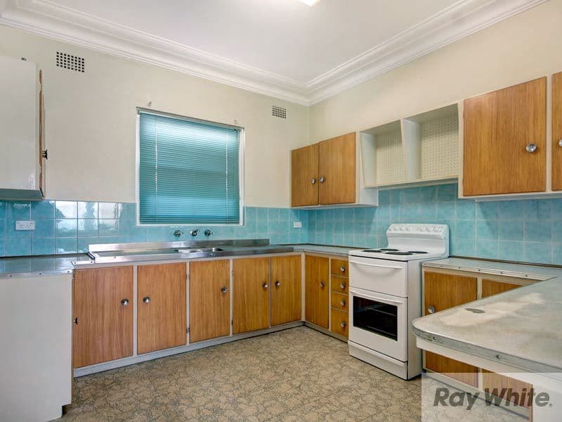 32 Monaro Avenue, KINGSGROVE NSW 2208, Kingsgrove - Thumbnail 2