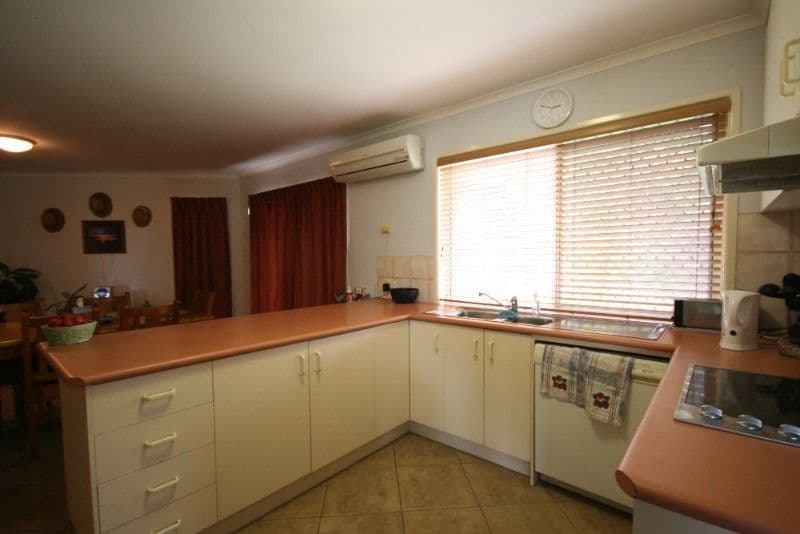 9 Ambat Court, TANAH MERAH QLD 4128, Tanah Merah - Thumbnail 2