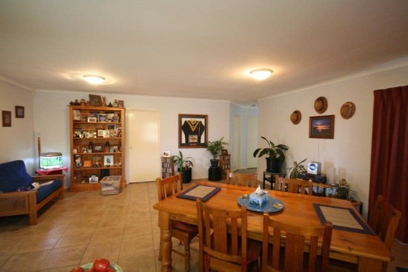 9 Ambat Court, TANAH MERAH QLD 4128, Tanah Merah - Thumbnail 3