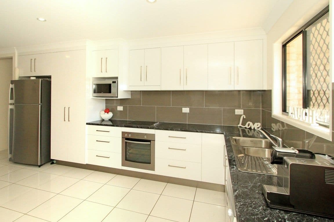 11 Brosnan Crescent, PARKHURST QLD 4702, Parkhurst - Thumbnail 3