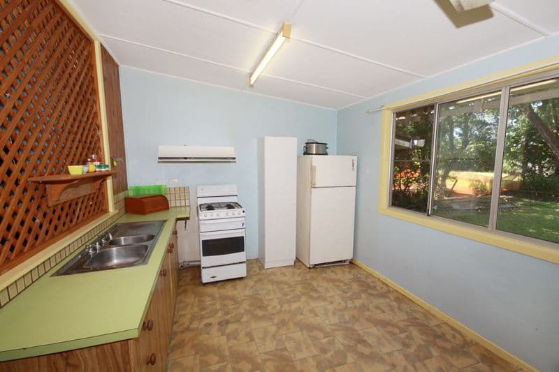 35 Broadwater Avenue, MAROOCHYDORE QLD 4558, Maroochydore - Thumbnail 8