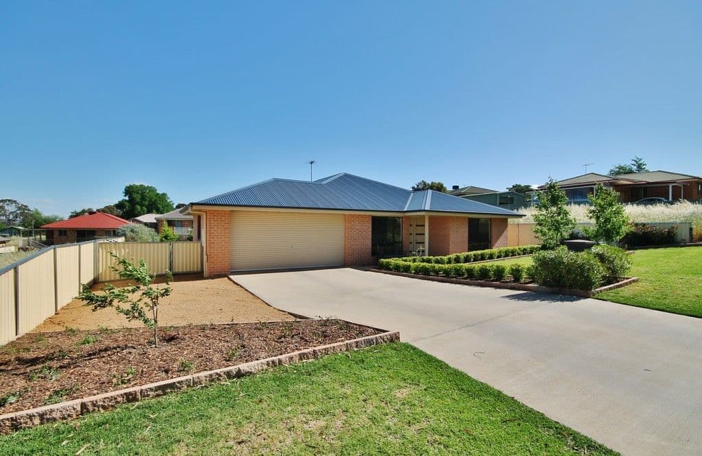 18 Orchard Street, YOUNG NSW 2594, Young - Image 1