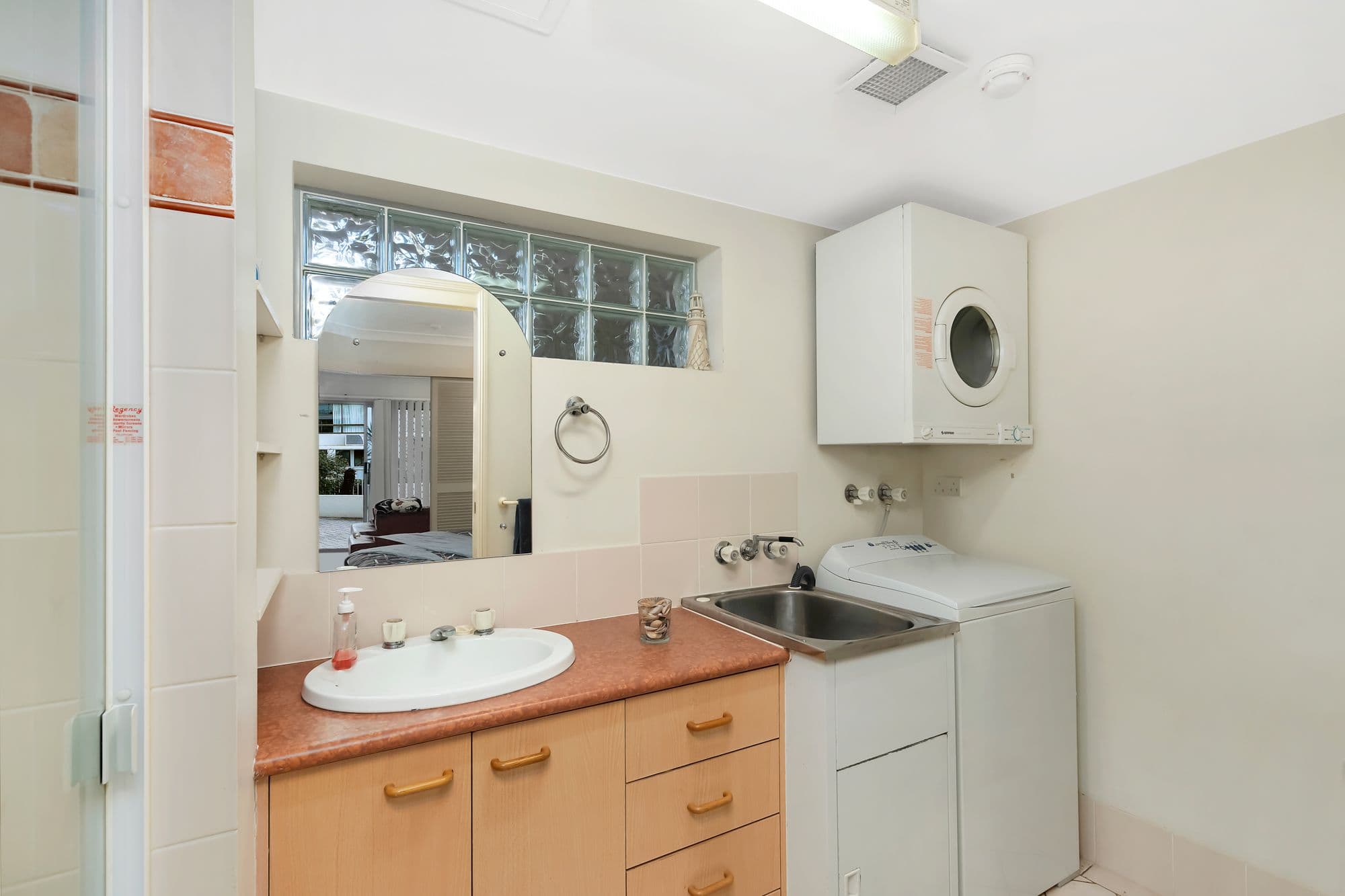 106 Marine Parade, SOUTHPORT BC QLD 4215, Southport - Thumbnail 3
